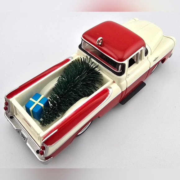 Hallmark 1957 Dodge Sweptside D100 Ornament All-American Trucks Series 1999 - Picture 4 of 4